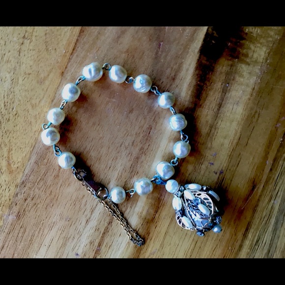 Vintage Pearl Bracelet - Picture 2 of 2